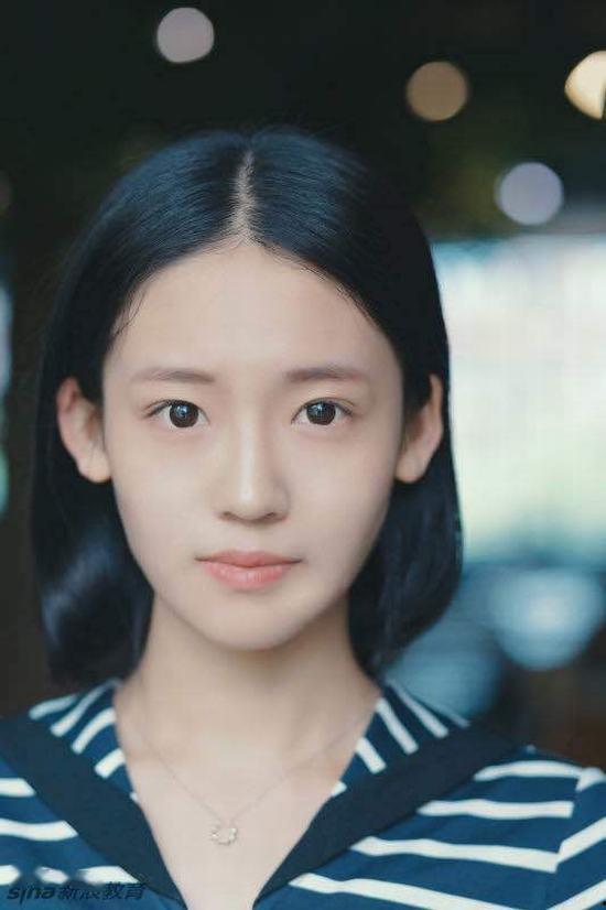 厦门校花吃瓜,校园生活趣味横生