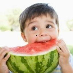 男小孩吃瓜头像,小男孩的欢乐吃瓜时刻