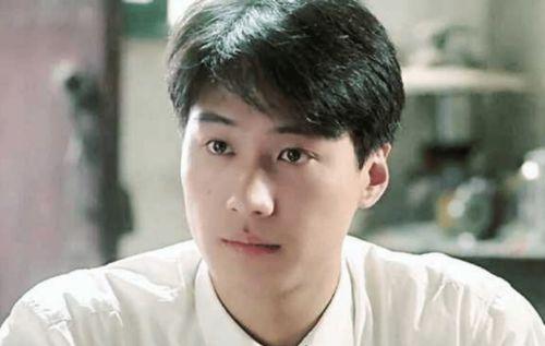 黎明是香港最帅的明星,香港娱乐圈的颜值担当，当之无愧的最帅明星！”