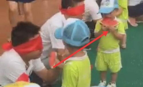 吴桥一幼老师吃瓜,校园生活趣味瞬间